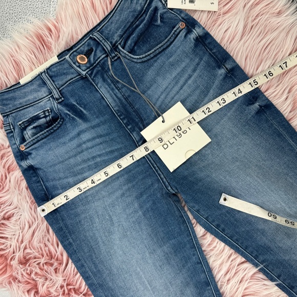 NEW DL1961 Rachel Flare Jeans in Elmhurst - Picture 10 of 13